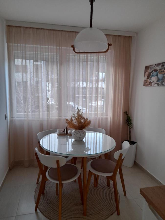 Apartman 8 Vrdnik Luaran gambar